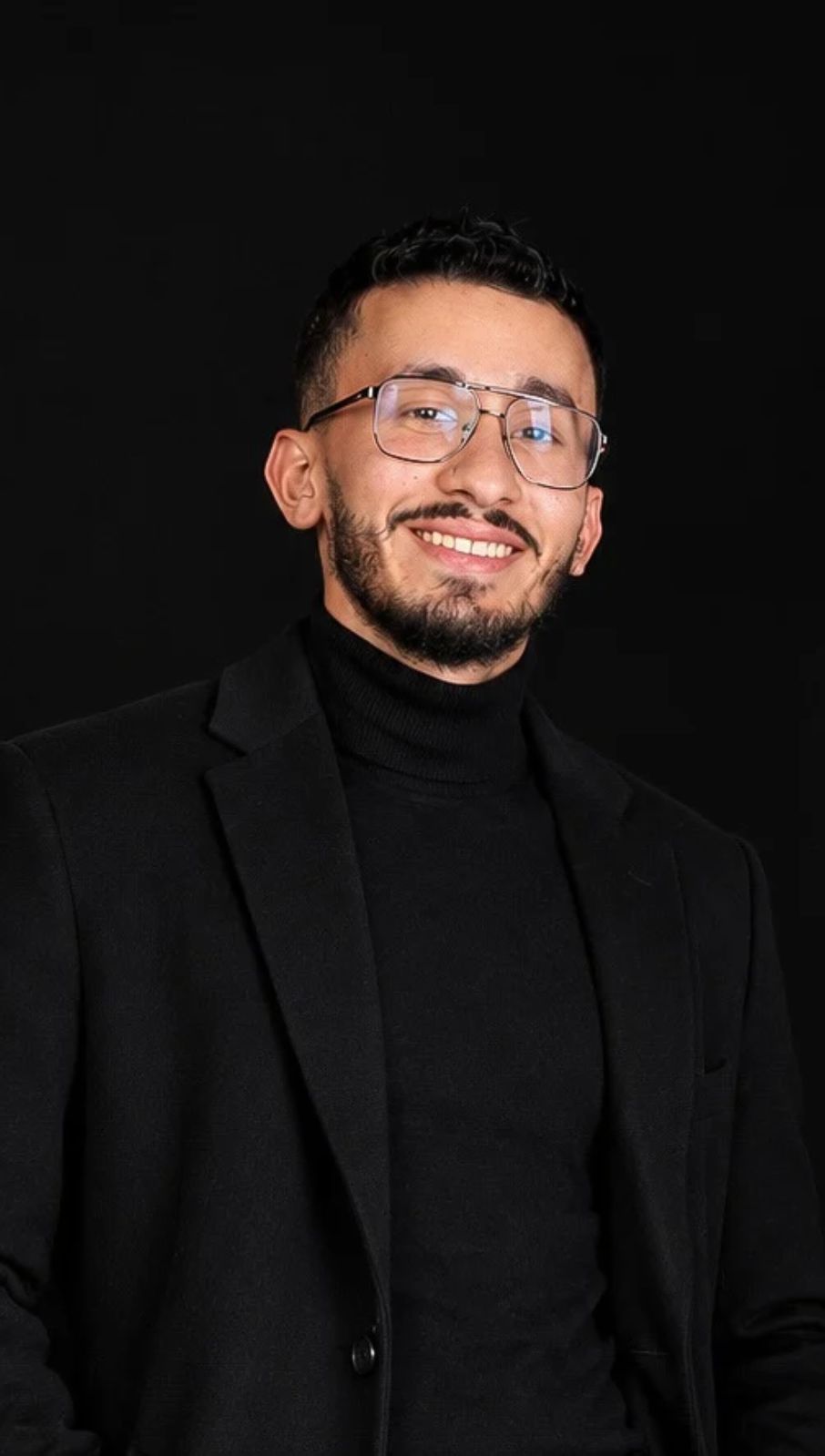 Portrait souriant d'un membre de l'équipe Altora Digital